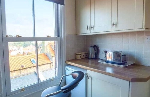 Whitby Apartment | HIGH RIDGE, pet friendly, character holiday cottage in Whitby