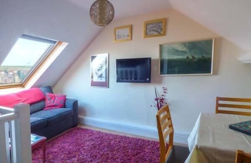 Whitby Apartment | HIGH RIDGE, pet friendly, character holiday cottage in Whitby