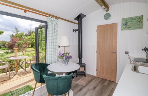 Hayton Cottage | HIGH RIGG SHEPHERD'S SUNRISE, pet friendly in Brampton, Cumbria