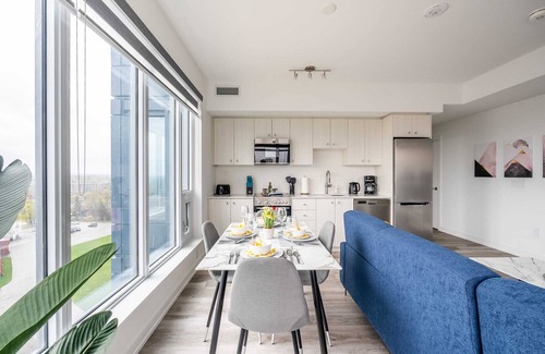 Kitchener Condo | High Rise 1BR Condo w Balcony & Beautiful Views