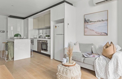 Melbourne Central Business District Apartment | High-Rise 2BR Apt CBD I Pool, Gym & Prime Location