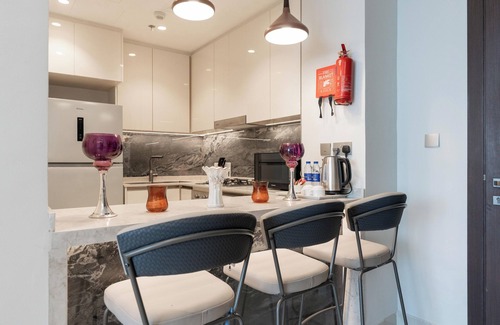 Business Bay Apartment | High-Rise 2BR Luxe King Beds