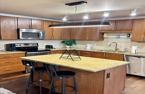Downtown Dallas Apartment | High-Rise Apartment in Downtown Dallas w/Pool