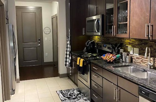 MacGregor Condo | High Rise Condo/Apartment in the Medical Center Area