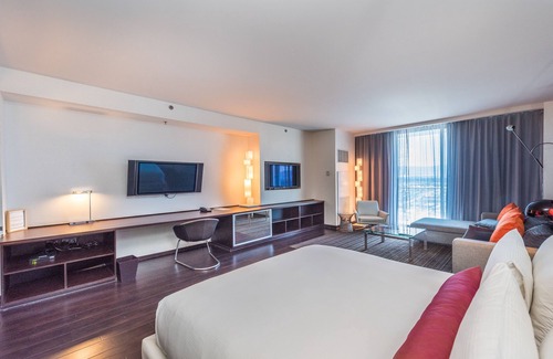 Las Vegas Hotel | High Rise Condo- Few minutes from the strip!