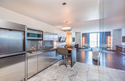 Las Vegas Hotel | High Rise Condo- Few minutes from the strip!