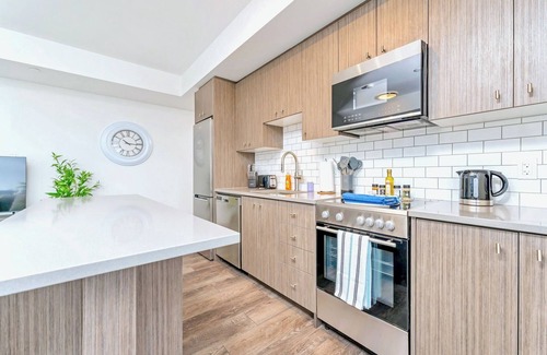 Kitchener Apartment | High Rise Condo w Balcony & Breathtaking Views