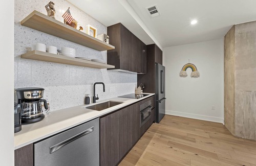 Rainey Street Historic District Condo | High Rise in the heart of ATX