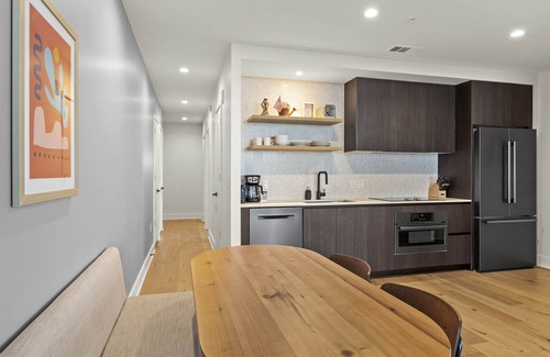 Rainey Street Historic District Condo | High Rise in the heart of ATX