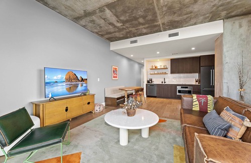 Rainey Street Historic District Condo | High Rise in the heart of ATX