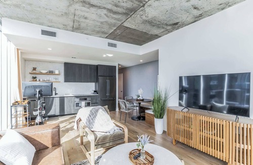 Rainey Street Historic District Condo | High Rise Luxury Condo with Lake & City Views