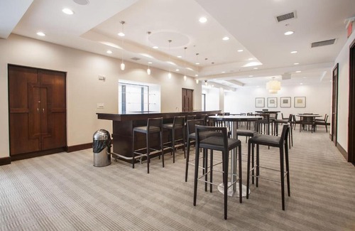 Charlotte Center City Apartment | High Rise - Pool & Gym - Breathtaking City Views