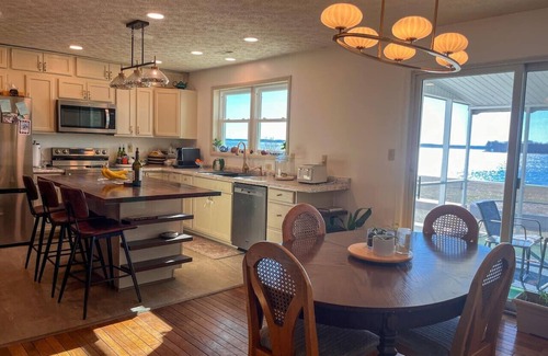Valley Lee House | High River Bank with $1M Sunset View, 3 min to College
