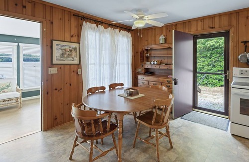 Southmont House | High Rock Lake Get-A-Way. Waterfront & private pier!