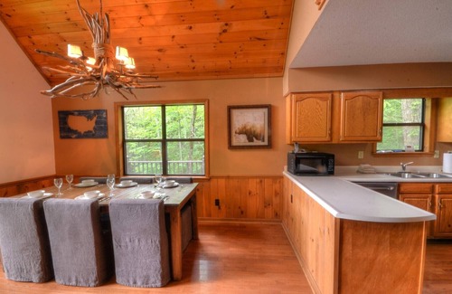 Robbinsville Cabin | High Rocks - Family Fun Cabin + Minutes from the Tail of the Dragon