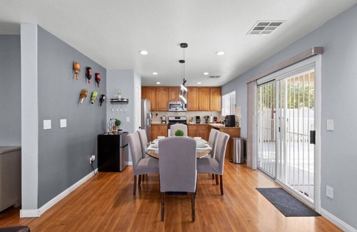Sunrise Manor House | High Roller Retreat | Close To Strip | Fireplace | Outdoor Patio