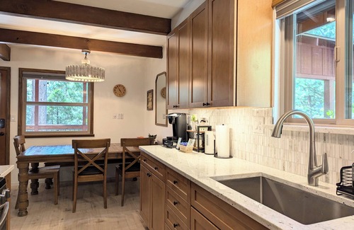 Strawberry Cabin | High Sierra Hideaway Cabin near Pinecrest lake & Dodge Ridge