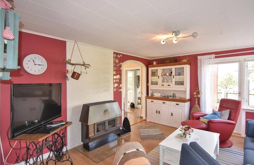 Katebol House | High situated cottage with panoramic view of lake Sannesjön.