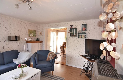 Katebol House | High situated cottage with panoramic view of lake Sannesjön.