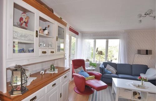 Katebol House | High situated cottage with panoramic view of lake Sannesjön.