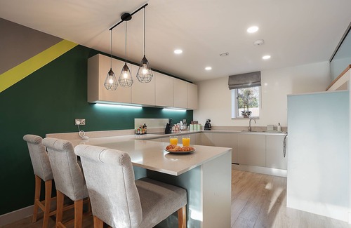 Lincoln House | High spec, 4 bed family eco-home w/private gym & tennis courts in Lincolnshire.