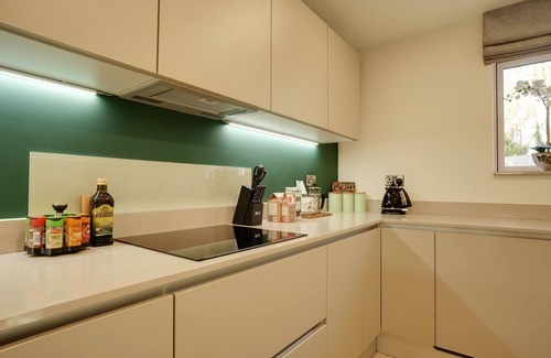 Lincoln House | High spec, 4 bed family eco-home w/private gym & tennis courts in Lincolnshire.