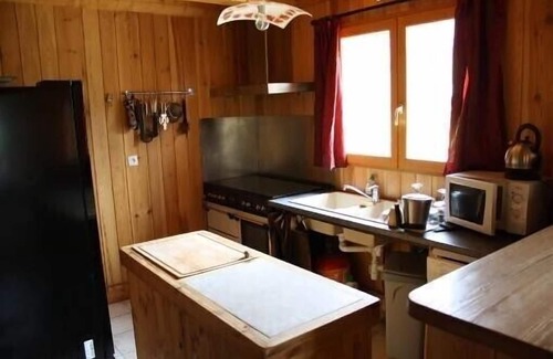 La Chapelle-d'Alagnon Ski Chalet | High standard wooden chalet with interior heated pool
