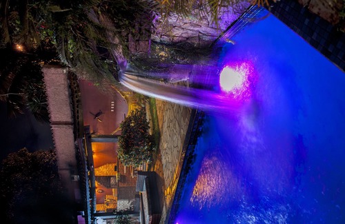 Maresias House | High standard-34 people in beds-500 m from sirena