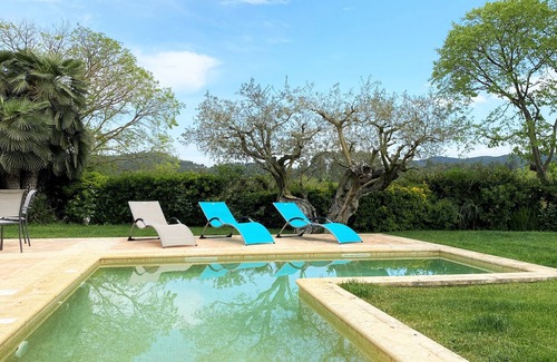 Castellet Villa | High standard holiday villa in town close to Barcelona