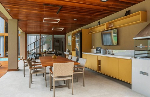 Praia do Forte House | High Standard House with 7 Suites Praia do Forte Condominium Praia Bela with Access to the SEA