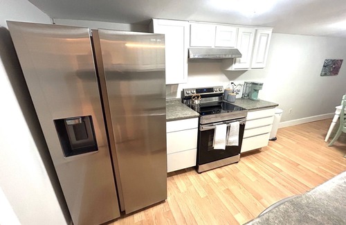 Waterbury Apartment | High Street Hideaway- Cozy 2-bedroom apartment with WiFi, in welcoming Waterbury