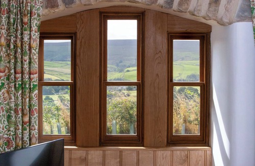 Sutton-in-Craven Cottage | HIGH STUBBING FARM, with hot tub in Cowling
