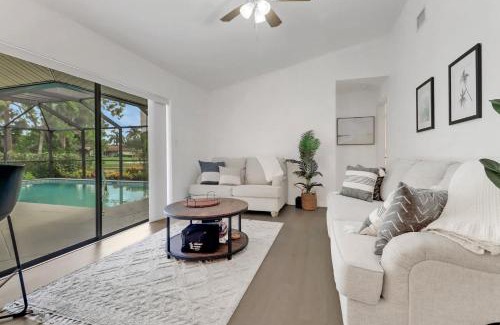 Central Naples House | High Tide - 3 Br Sleeps 6 - Private Pool - Games