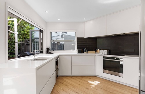 Mount Maunganui House | High Tide Haven ~ Mount Maunganui - Beyonder Holiday Homes