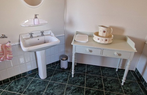 Duncannon Cottage | HIGH TIDE, pet friendly, with a garden in Duncannon, County Wexford