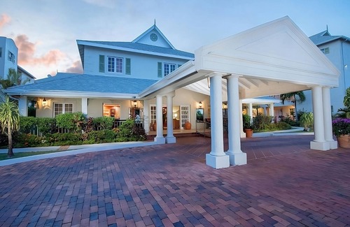 Rodney Bay Apartment | High Tides and Good Vibes! Full Kitchen, Outdoor Swimming Pool, Beach Access!