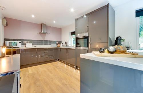 Carmarthen House | High Trees