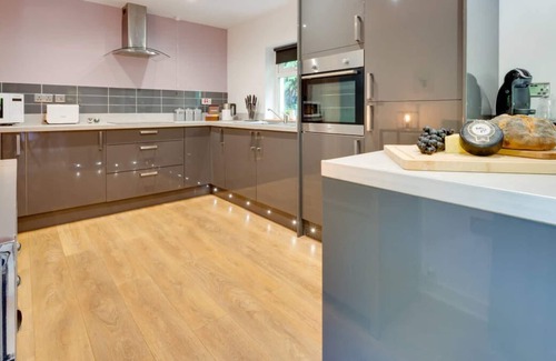 Carmarthen House | High Trees in Carmarthen