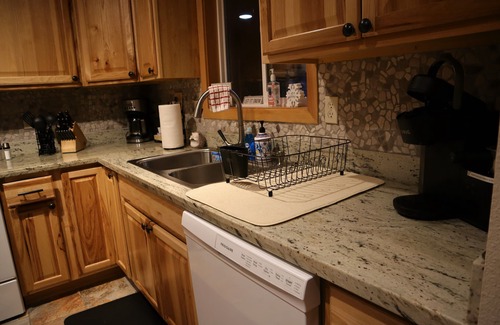 Packwood House | High Valley Hideaway - Wi-Fi, Hot Tub, Smart TV's