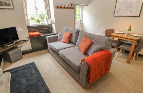 Castleton House | High View Cottage
