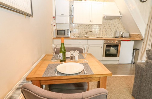 Castleton Cottage | HIGH VIEW COTTAGE, pet friendly in Castleton, Peak District