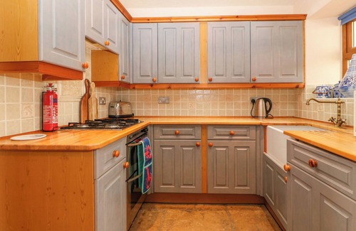 Penrhyn Bay Cottage | HIGH VIEW COTTAGE, pet friendly, with open fire in Penrhyn Bay