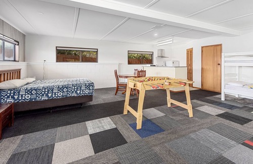 Oakura House | High Water Beach House, absolute beach front (large house, up to 13 people)