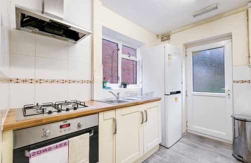 High Wycombe House | High Wycombe 4 Bedroom Home - Free Parking, WiFi, Garden