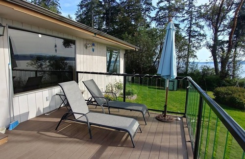 Camano Island House | Highbank sunsets! Pet friendly, huge yard, watch the eagles, whales and boats!