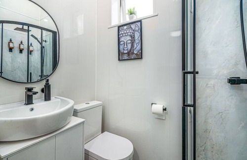 Islington Apartment | Highbury Studio just a 1 minute walk away from Highbury & Islington Station