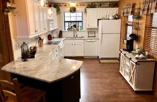 Wears Valley Cabin | HIGHER GROUND - 2 bdrms with king & 2 private baths, gas fireplace & more