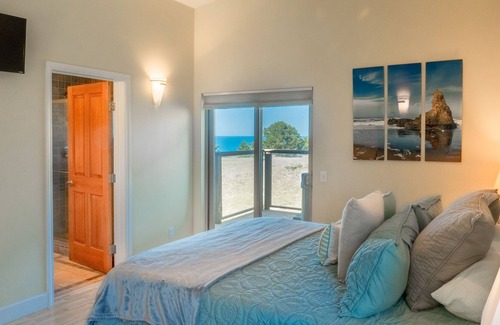 Manchester House | Highest Rated! Mendocino Coast Luxurious Home-Ocean/Hills/Pastoral Views