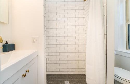 East Avenue Apartment | Highfall Hideaway Your Cozy Escapewi-fitvpets
