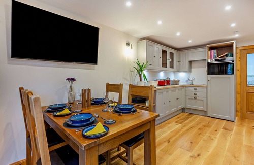 Marybank House | Highfield Lodge - One Bedroom House, Sleeps 2